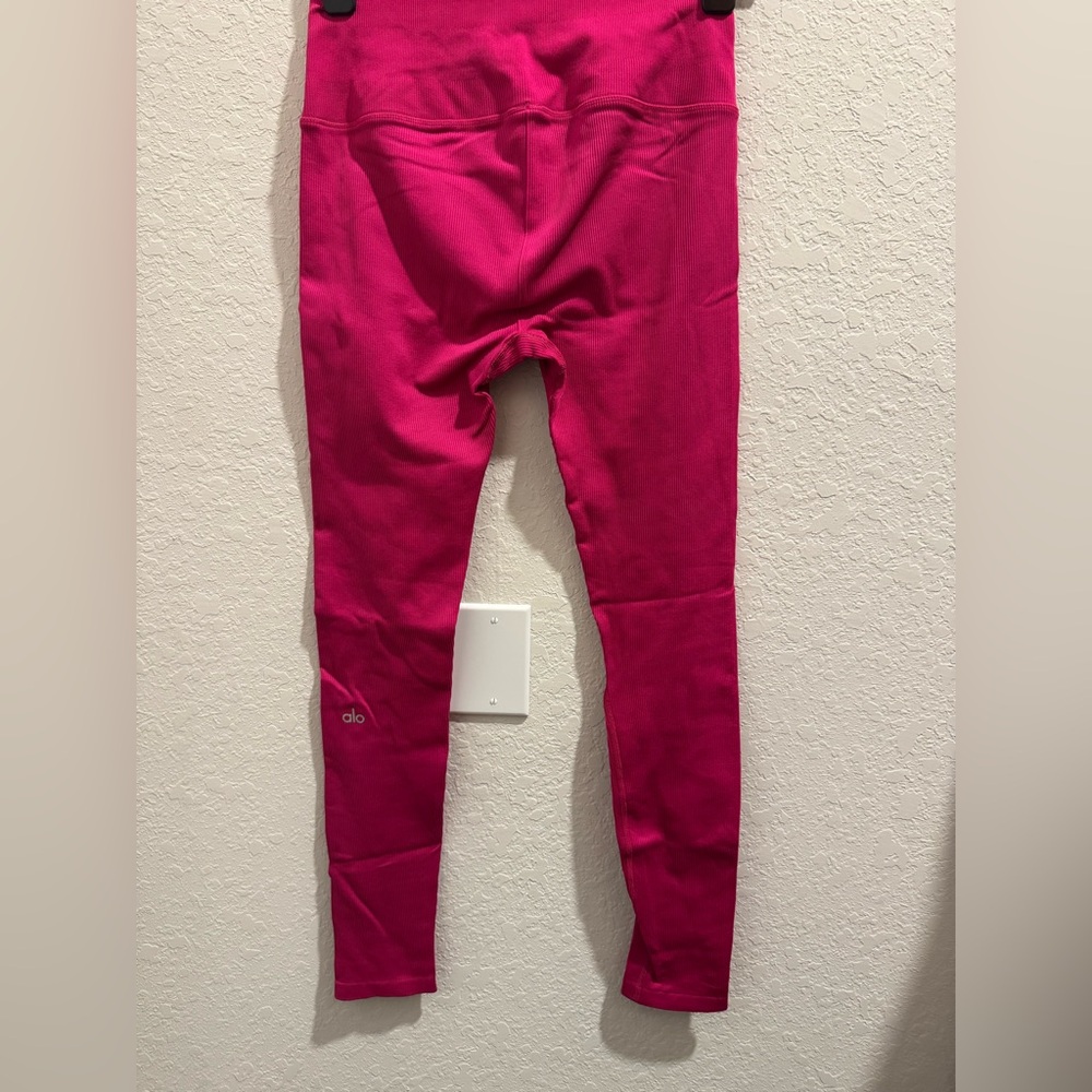 Alo yoga pink ribbed leggings- size Medium
